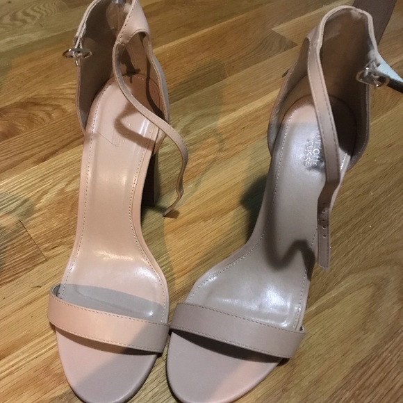 Heels - Picture 2 of 3